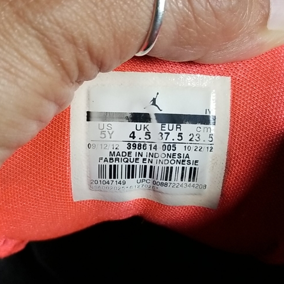 Air Jordans retro III Black and Crimson - Picture 5 of 5